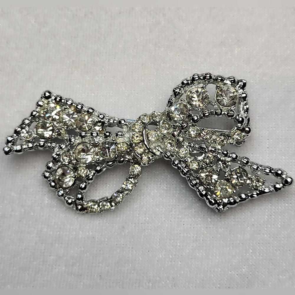 Vintage-style Silvertone Rhinestone Bow Brooch / Pin